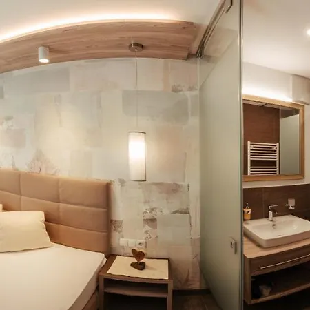 Hotel St-leonhard 3*